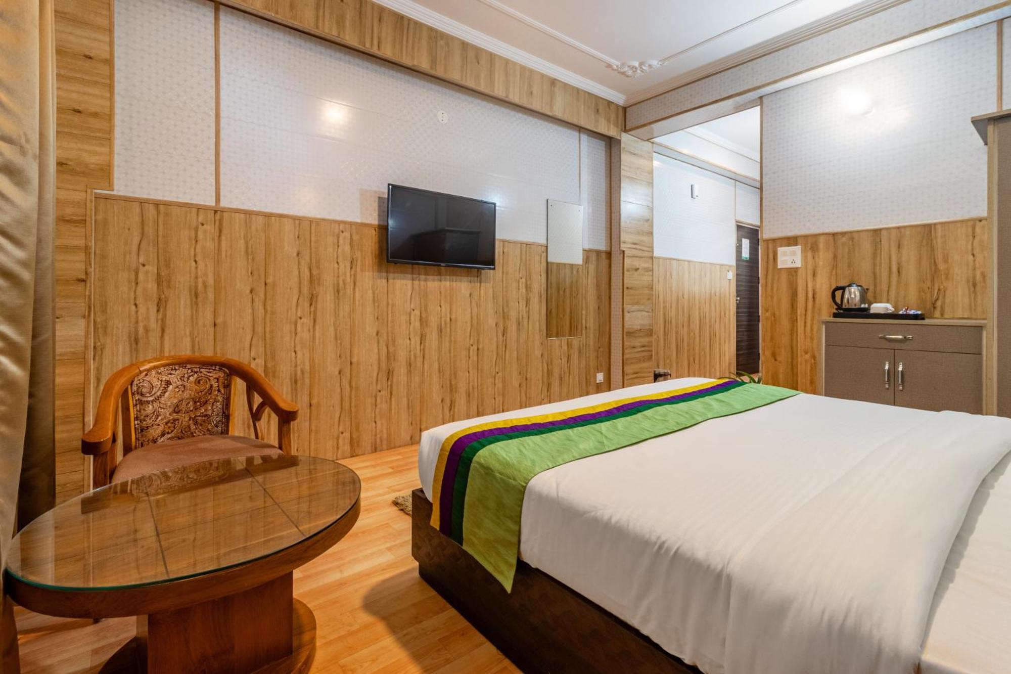 Treebo Srishti Vaikunth With Mountain View Hotel Shimla Exterior foto